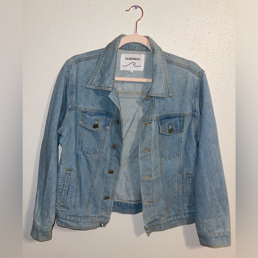 Blue Cropped Jean Jacket with Vintage Style